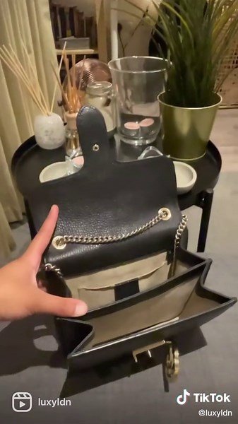 How to store your bags properly - take notes ladies because our bags are an investment. Always put the chain inside the bag, because if it ends up on top or underneath the bag while being stored it can damage and imprint onto the outer leather and that is just not a good look. ALWAYS put it in a dustbag because this will literally protect it from scratches and tears while being stored. Look after your bags ladies! 🥰 #designerbags #bagslover #tipsforladies #designerbag #gucci #designer #luxury #