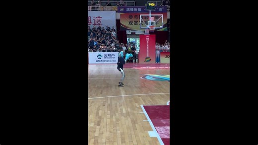 Robots throw playful punches in humorous boxing match in Zhejiang, China