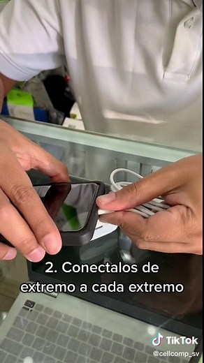 Cómo Cargar un iPhone Usando Cargadores de Android