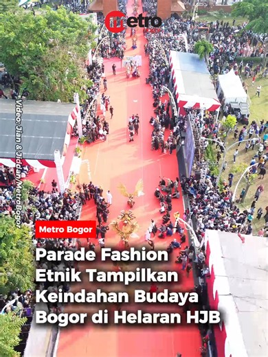 Parade Fashion Ethnic Carnaval menjadi pembuka semarak Helaran Hari Jadi Bogor (HJB) ke-544 di kawasan Alun-alun Kabupaten Bogor, Minggu (28/6/2026). Beragam kostum etnik dengan sentuhan budaya Sunda tampil memukau, menampilkan kreativitas setiap perangkat daerah dalam mengangkat kekayaan seni, tradisi, dan identitas Kabupaten Bogor. Busana penuh ornamen, mahkota megah, serta perpaduan warna-warna khas menjadi daya tarik tersendiri yang mengundang decak kagum ribuan warga. Parade ini bukan sekad
