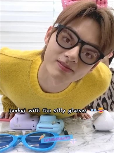 junhui and the silly glasses 👓😂 #seventeen #세븐틴 #jun #junhui