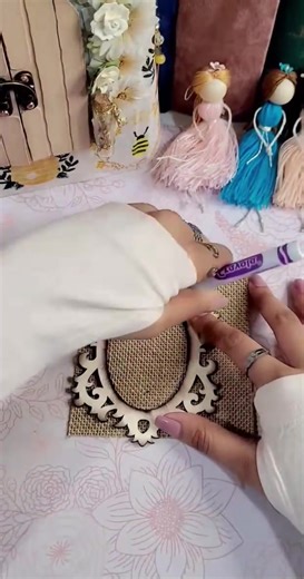 Reply to @bigsteph19 paper quill bee It has been so long since I quilled_ Felt a bit rusty I decided to put it inside a frame so it wouldnt get squish #0331 #fblifestyle | Junk Journal Chippy