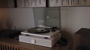 Andover Audio's SpinBase and SpinDeck combo are perfect for anyone who wants to build a turntable-based audio system that sounds great and doesn't take up much space. The SpinDeck turntable sits on top of the SpinBase, whose powered speakers deliver a broad, 270-degree soundstage. Shop the gear: https://www.crutchfield.com/r/8XK | Crutchfield