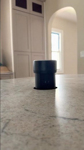 Pop-up outlet for this kitchen island 💫