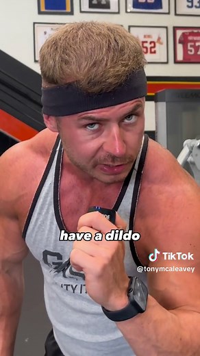 Hack Squat vs Leg Press: The Ultimate Guide for Quad Growth