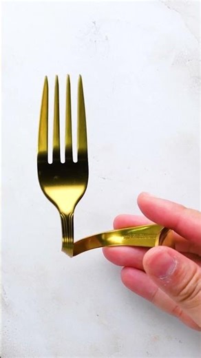 Dress up your dinner party table with flowy fork placeholders 🍴