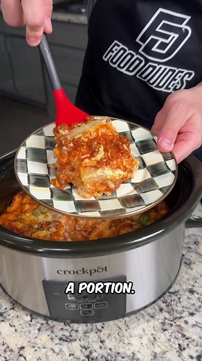 The easiest way to cook lasagna #easyrecipes #onepanmeal #italianfood #crockpot