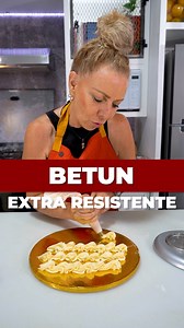 ¿Quieres aprender más? 🎂✨¡Aún puedes unirte al taller de uso de duyas! Que estoy impartiendo, aprenderás desde cómo usar tu manga pastelera hasta dominar diferentes tipos de duyas para crear pasteles decorados de ensueño. Al final del curso, participa en nuestro sorteo: el primer lugar gana una batidora clásica KitchenAid y el segundo lugar un kit de decoración. Inscríbete ahora y transforma tus pasteles en verdaderas obras de arte. 🍰💫 | Chef Sonia Cruz