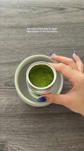 How to Open a Matcha Tin Without Spilling