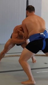 I learn all about the rules of Sumo Wrestling 💪 | Jujimufu