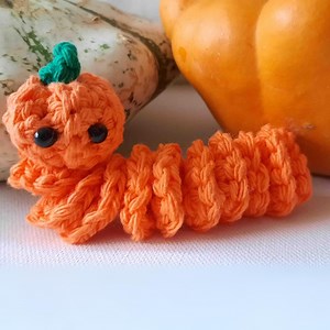 Pumpkin Worry Worm CROCHET PATTERN, Beginner Crochet Pattern, Easy Crochet Pattern for Beginners, Wiggle Worm, Anxiety Toy, Halloween, Fall - Etsy