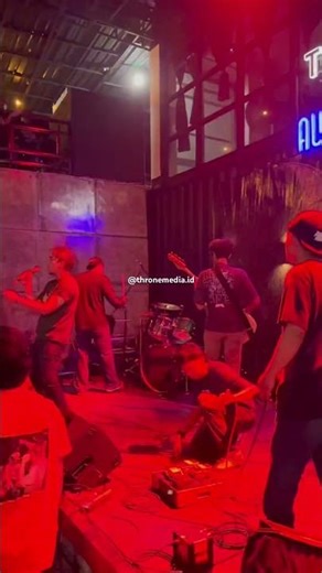 Featuring #moshing #moshpit #mosh #crowd #crowdsurfing #pogo #chaos #shorts #twostep #gigs