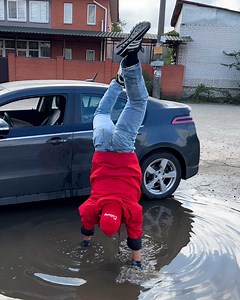 2.4M views · 1.7K reactions | This courier does his job well | Handy Panda | Facebook