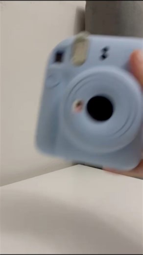 Super cute camera that lets you capture beautiful view instantly and makes it become a memory for you. One of the best cameras for price/value. | Edealzone
