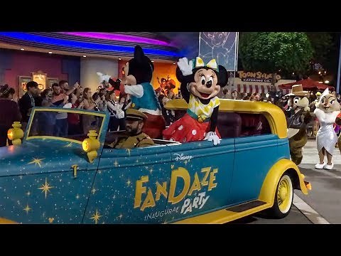 100 Disney Characters in a Parade!* Disney FanDaze Disneyland Paris