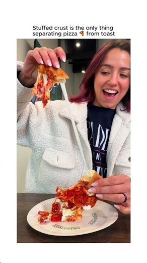 Stuffed Crust Cheese Pull!!