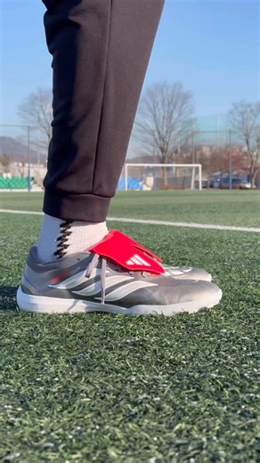이제풋볼 on Instagram: "Football ASMR 👟 : Adidas Predator 26 Pro FT TF @adidaskr #협찬 🧦 : 치트삭스 @bbar.official #협찬 #축구 #football #축구화 #footballskills #footballtraining #footballboots #축구스타그램 #footballer #footballplayer"