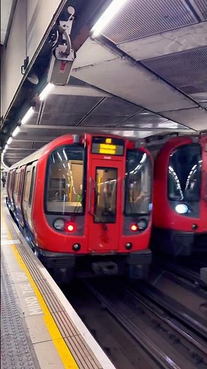 District Line trains at Westminster station in London 🇬🇧