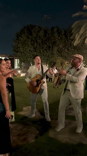 זה מה שקורה כשקבלת הפנים הופכת למסיבה! 🔥 Long Train Running #סקסופון #להקהלחתונה #להקהלאירועים