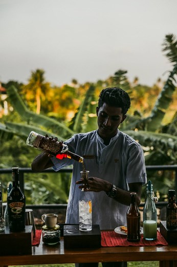 Start your day in the lap of luxury at Cape Weligama, waking up in a stunning suite with breathtaking views of the ocean. Enjoy a leisurely breakfast before heading to the iconic moon pool, where you can bask in the sun and dip into the crystal-clear waters. As the sun begins to set, make your way to the Surf Bar for an unforgettable cocktail artistry experience. Let a talented Cape mixologist guide you through the creation of unique cocktails, blending flavours and techniques with finesse. Sip 