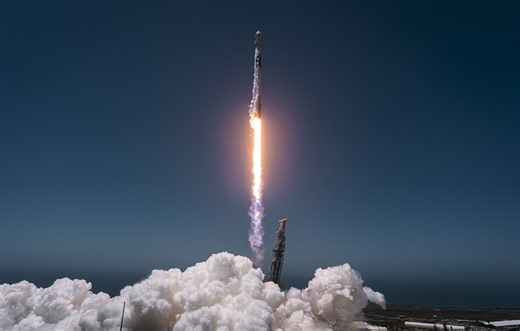 SpaceX wins $1.6 billion in launch orders for military satellite networks