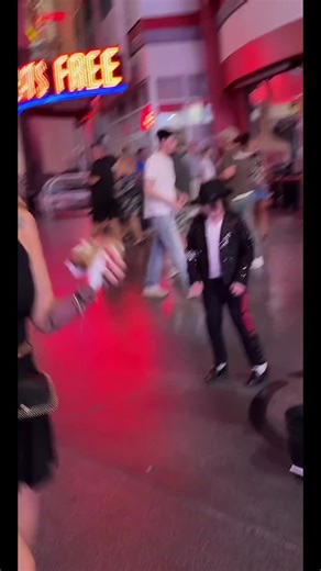 Mini & Big Michael Jackson Duet on Fremont Street
