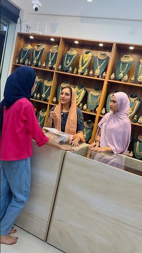 പെണ്ണ് ഞെട്ടി ന്തായാലും 🔥😍2000 രൂപയ്ക്ക് കല്യാണ ഡ്രസ് പിന്നെ ഞെട്ടില്ലേ 🔥#youtubeshorts #shorts