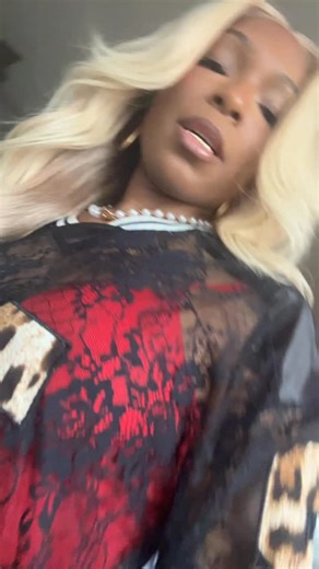 I usually record 3-5 videos with most of my outfits, but I never post them all. Like I don’t want to post five videos with the same outfit, but why not? It’s cute! So I’ma start, thanks. #roxannecliche | The Roxanne Effect