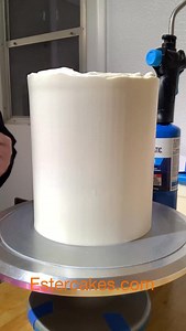 I really like this buttercream stripes, and I m using the ruler cake comb as my base. Always be creative with your cake comb 😍 The ruler and smooth hound cake comb from Estercakes.com #esterscomb #cakecomb #cakevideo #cakedesigner #post | Sweet Escape