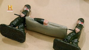 719K views · 24K reactions | Son de 1940 y raros, además están en muy buen estado. El dueño quiere 10 mil dólares por la colección, pero Corey esperará la opinión del experto para negociar. Si eres fan de El Precio de la Historia, mira los episodios completos en https://latam.historyplay.tv/ | HISTORY | Facebook