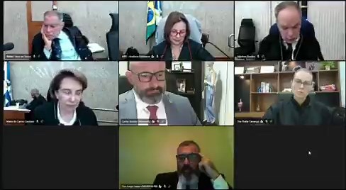 🔴JUSTICIA BRASILEÑA ABSUELVE A MILITARES PARAGUAYOS Y ANULA EXTRADICIÓN EN EL CASO DAKOVO◾En un giro determinante para el proceso judicial conocido como Operativo Dakovo, el Tribunal Regional Federal de la Primera Región, con sede en Brasilia, dictó la absolución unánime de los militares paraguayos que se encontraban bajo la mira de la justicia brasileña.◾ La resolución de la Tercera Sala beneficia de manera directa al General Jorge Antonio Orué, al Coronel Bienvenido Santiago Fretes, a la Capi