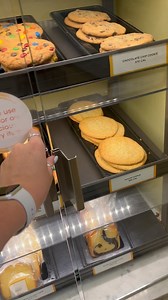 Ending the week on a sweet note because Fridays deserve a little indulgence! 😋 | Au Bon Pain