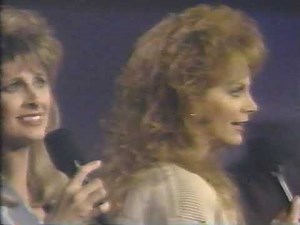 1993 Reba McEntire & Linda Davis Perform