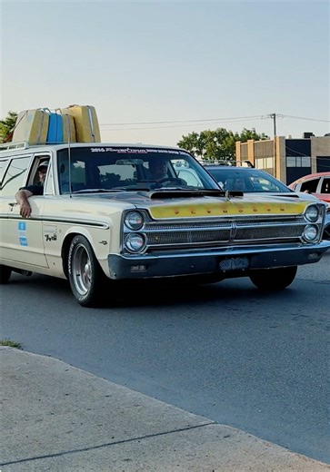 Plymouth Fury Classic Car Drive Sound at Woodward Dream Cruise