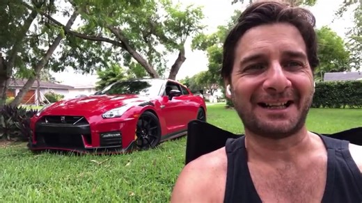 Nissan GT-R NISMO 2020... y una chela