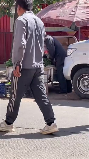 This is China’s “hygiene” in 2026.Spitting on vegetables like it’s normal.Same filthy habits that gave the world pandemics.While they flood TikTok with AI-generated anti-India hate videos. Disgusting.