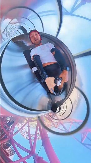 WORLDS TALLEST AND LONGEST TUNNEL SLIDE 🤩🇬🇧😱💨 #zipworld #waterslides #insta360 #london #shorts