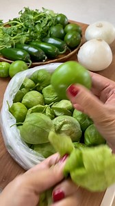 528K views · 2.8K reactions | Save this recipe for Salsa Verde! Recipe ingredients: 8-10 tomatillos, 2 jalapeños, 1 white onion, 6-7 garlic cloves, 2 teaspoons of chicken bullion, 1 tablespoon of dried oregano, a handful of cilantro and 1/2 tablespoon of salt. | My Healthy Dish | Facebook