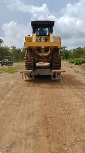 Safe Loading and Unloading of a CAT D7 Dozer: Techniques for Lowering Heavy Equipment from a Lowboy Trailer #bulldozer #heavyequipment #cat #trailer #fblifestyle | Excavator proyek