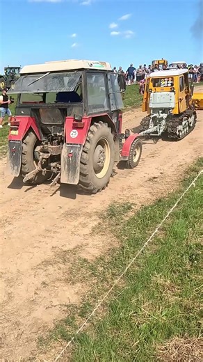 Tracked Tractor vs Zetor💪🚜😅