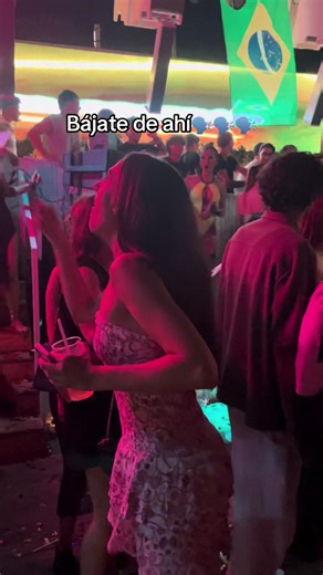 Bájate de Ahí: Humor y Memes