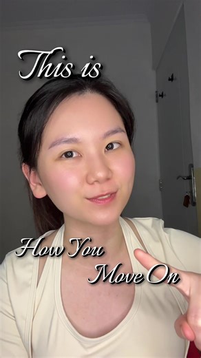 Membiarkan hal buruk menumpuk dalam waktu yang lama tidak akan membuat kalian makin bahagia, justru dengan melepas dia yang membuat kalian merasa hidup makin redup, itulah cara awal untuk menemukan sinar kalian lagi. Sama kayak ketika aku melepas sel kulit mati pakai Lotus Peel Mask @dellaborn_indonesia, muka beneran auto glowing dan bersih 🤍 Kalau kulit aja bisa jadi lebih bersinar setelah melepas tumpukan hal yang buruk, apalagi hidup dan mental kalian kan? #dellaborn #kbeauty #moveon #breaku