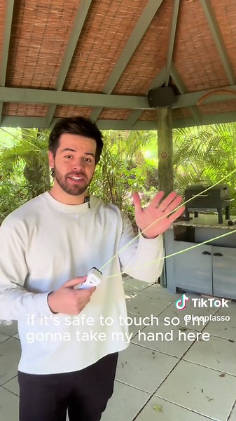 This toy shoots a string fast enough to defy gravity 😳 #toy #trippy #tech