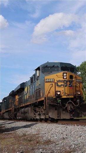 CSX L619-10 flies past Aberdeen with a MP15 ! - 5/10/25