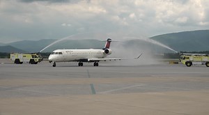 Roanoke-Blacksburg Regional Airport celebrates inaugural Delta Air Lines flight from LaGuardia Airport