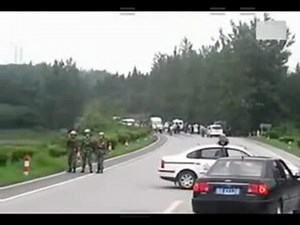 偶然に車内から撮った中国の死刑執行の映像.avi