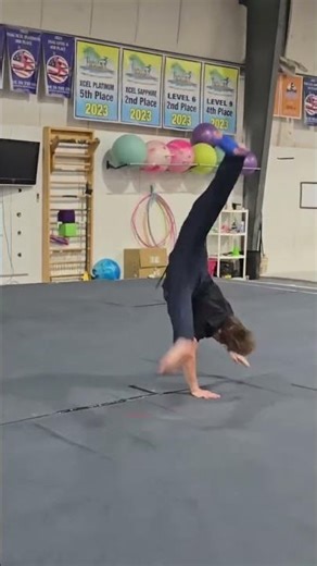 🤯🥵Tumbling passes on floor by Gage.whitmore🔥👀 standing combo💀#viral#flip#youtubeshorts#ytshorts#yt