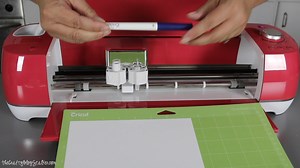 Gift a giggle this winter—Tic Tac Snowman Poop is just too cute! ⛄️ https://thecraftyblogstalker.com/tic-tac-snowman-kisses/ | The Crafty Blog Stalker