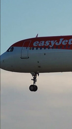 EasyJet A321NEO Landing at Lisbon Airport