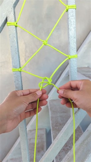 Improve Your Staircase With Cargo Net Knot.